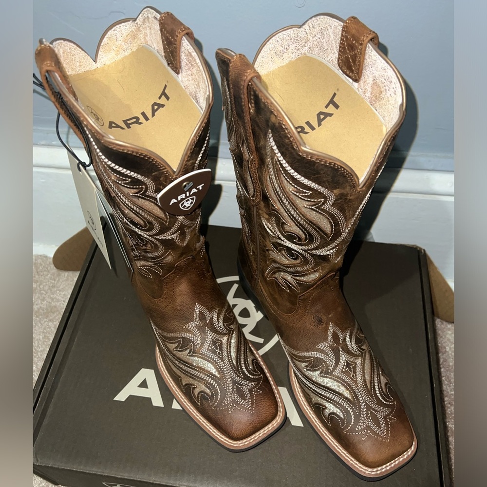 Brand New Ariat Cowboy boots, woman’s size 8.5. - Picture 4 of 10